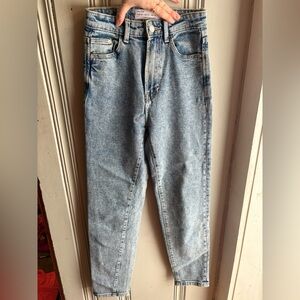 Stradivarius Women’s Size 0 Denim MOM Jeans in Light Acid Wash Blue